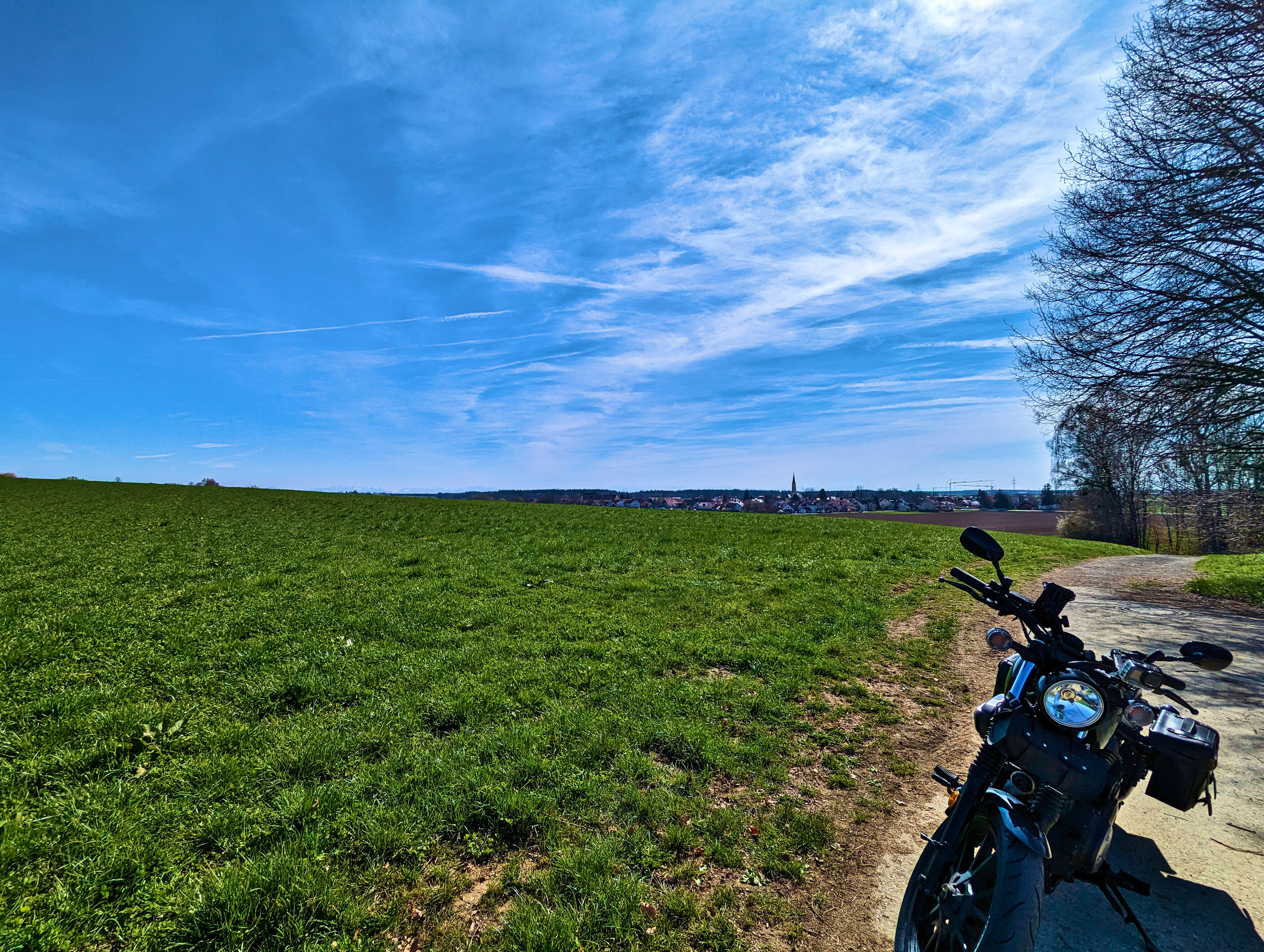 Blauer Himmel, Sonne, Bolt