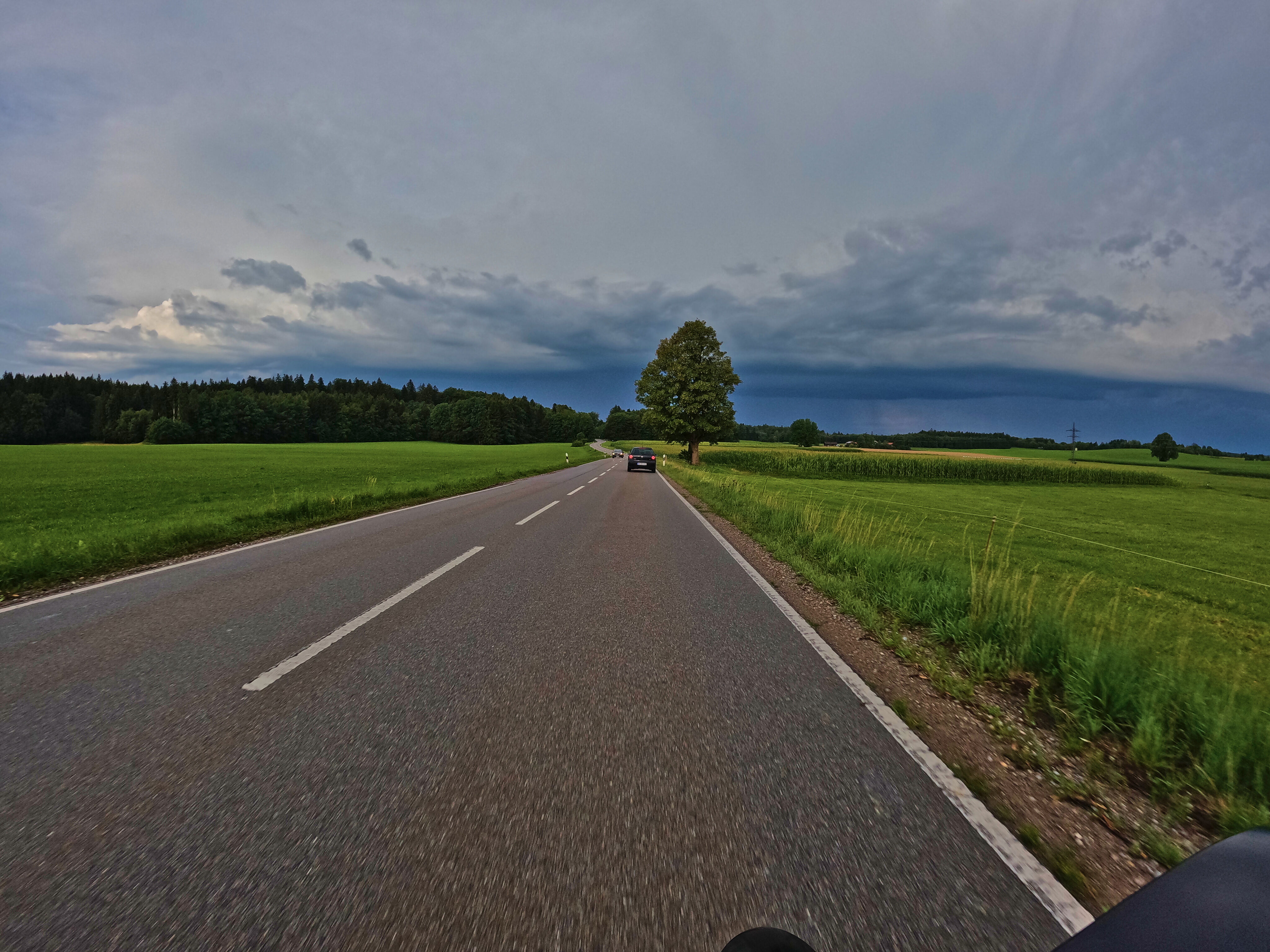 … zieht mittig …