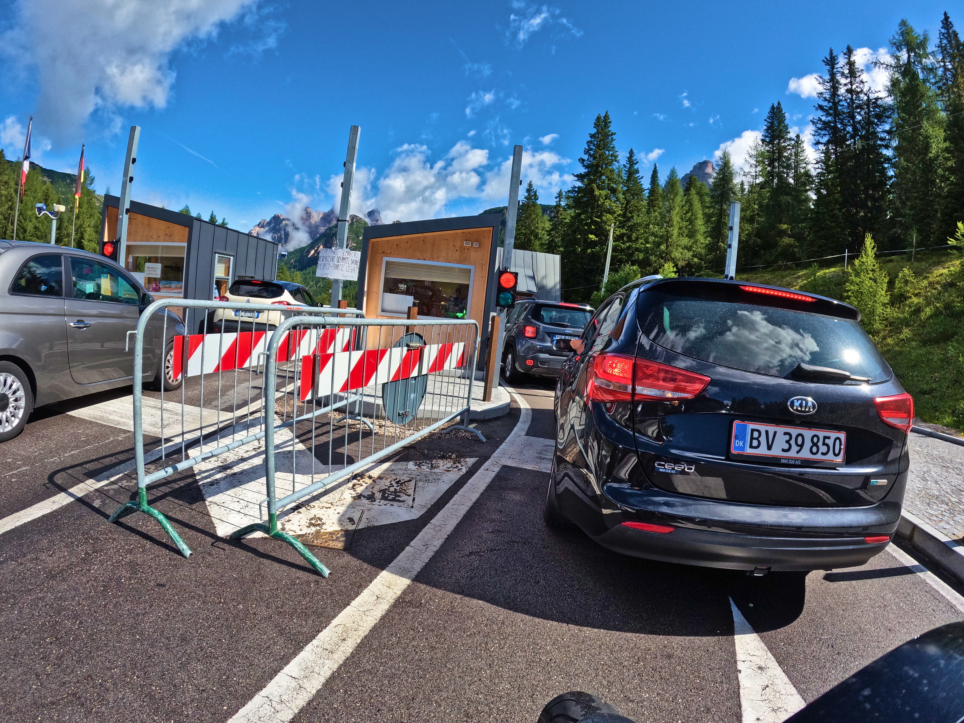 “RESPEKTIERE DIE AMPEL!”