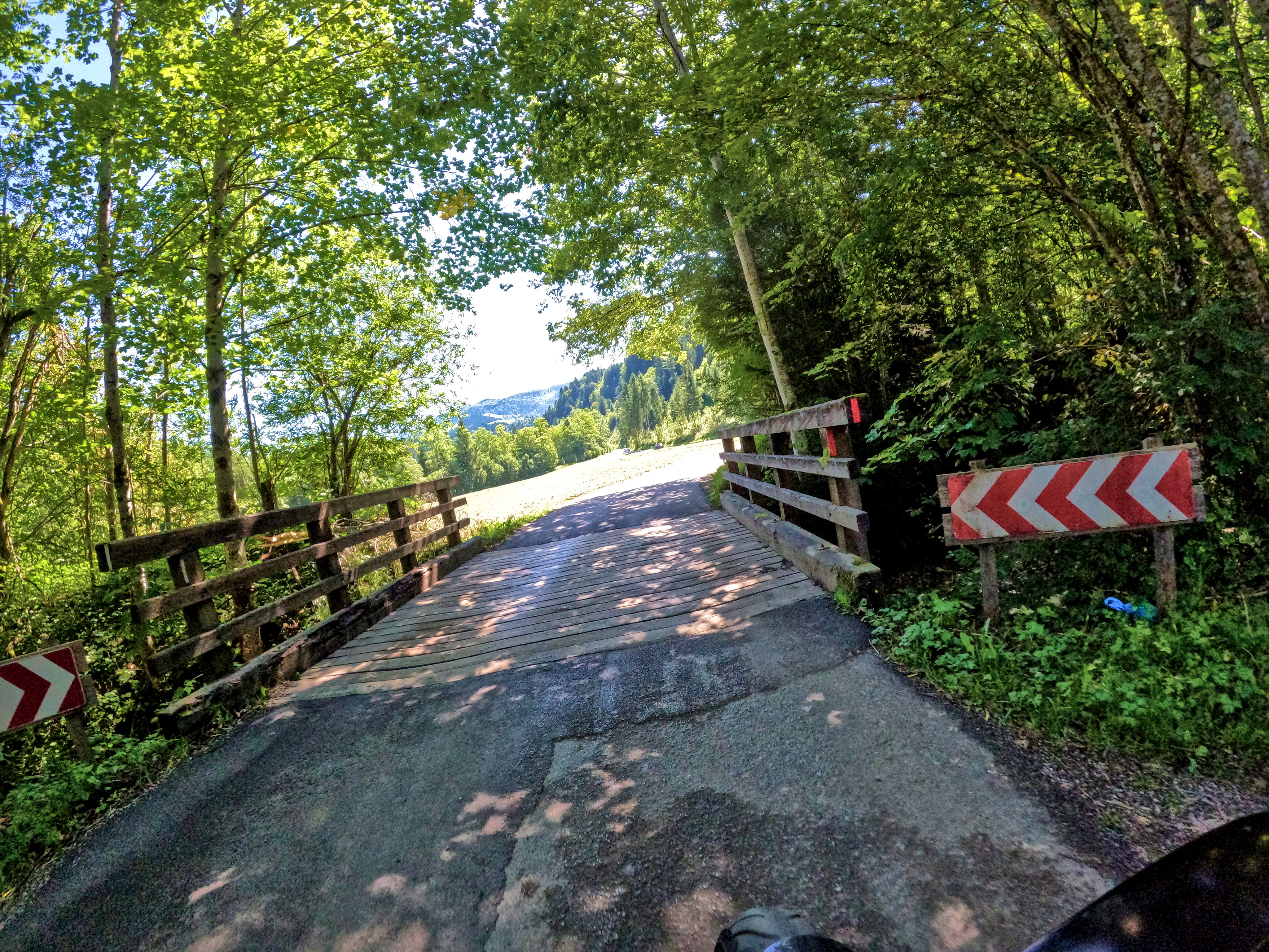 … über ebenso …