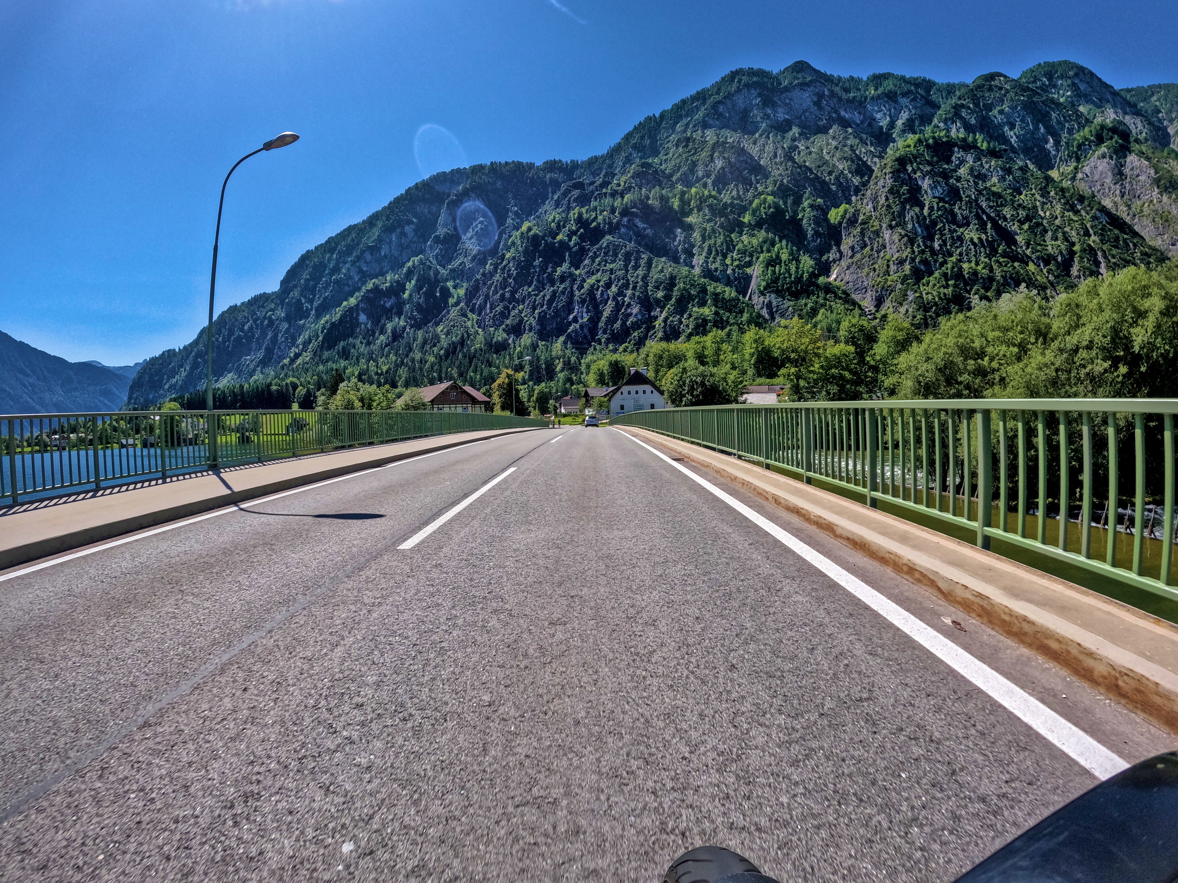 Links: Der Hallstätter See