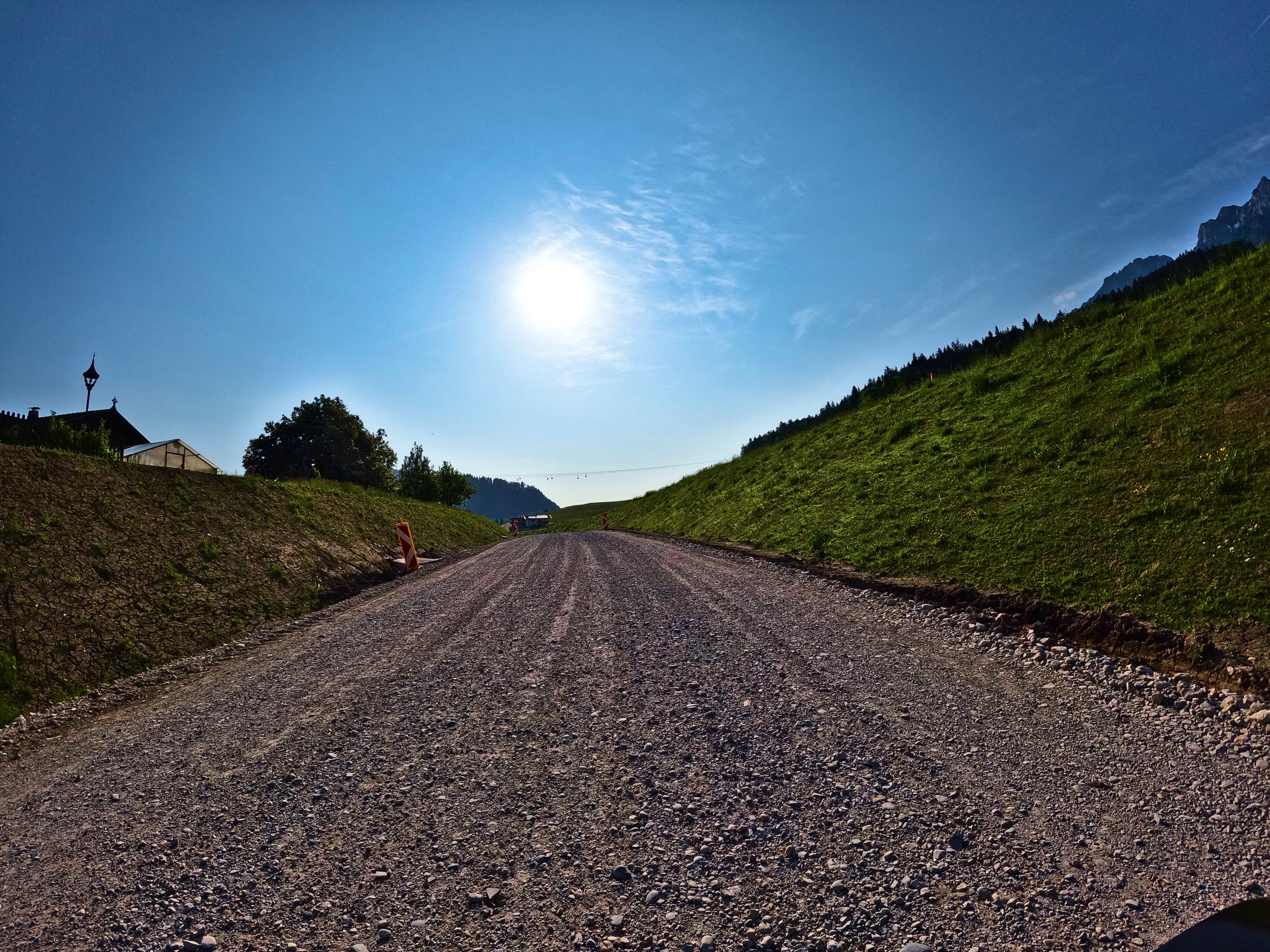 Etwas breiter, dafür Schotter