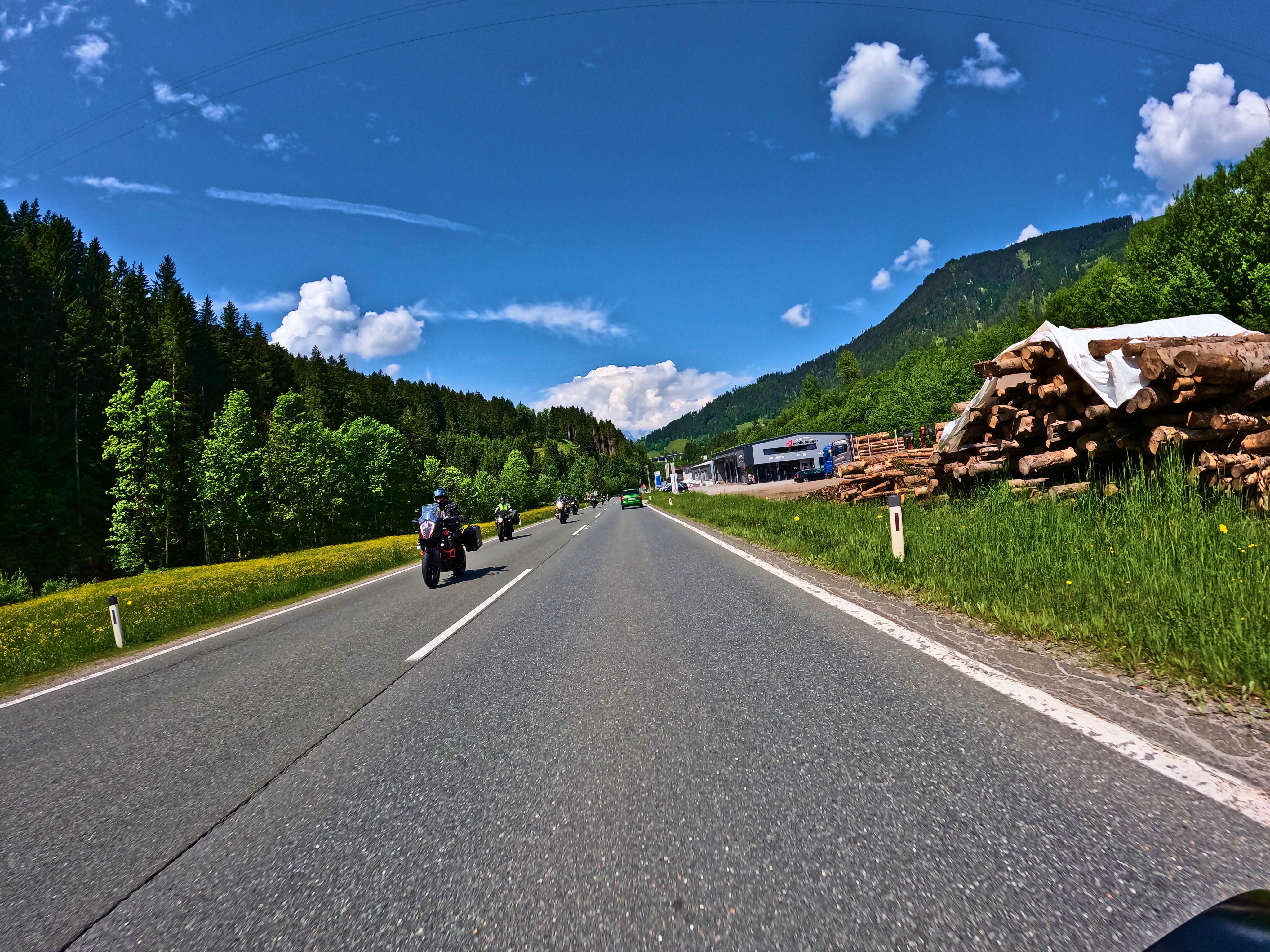 Motorräder entgegenkommend