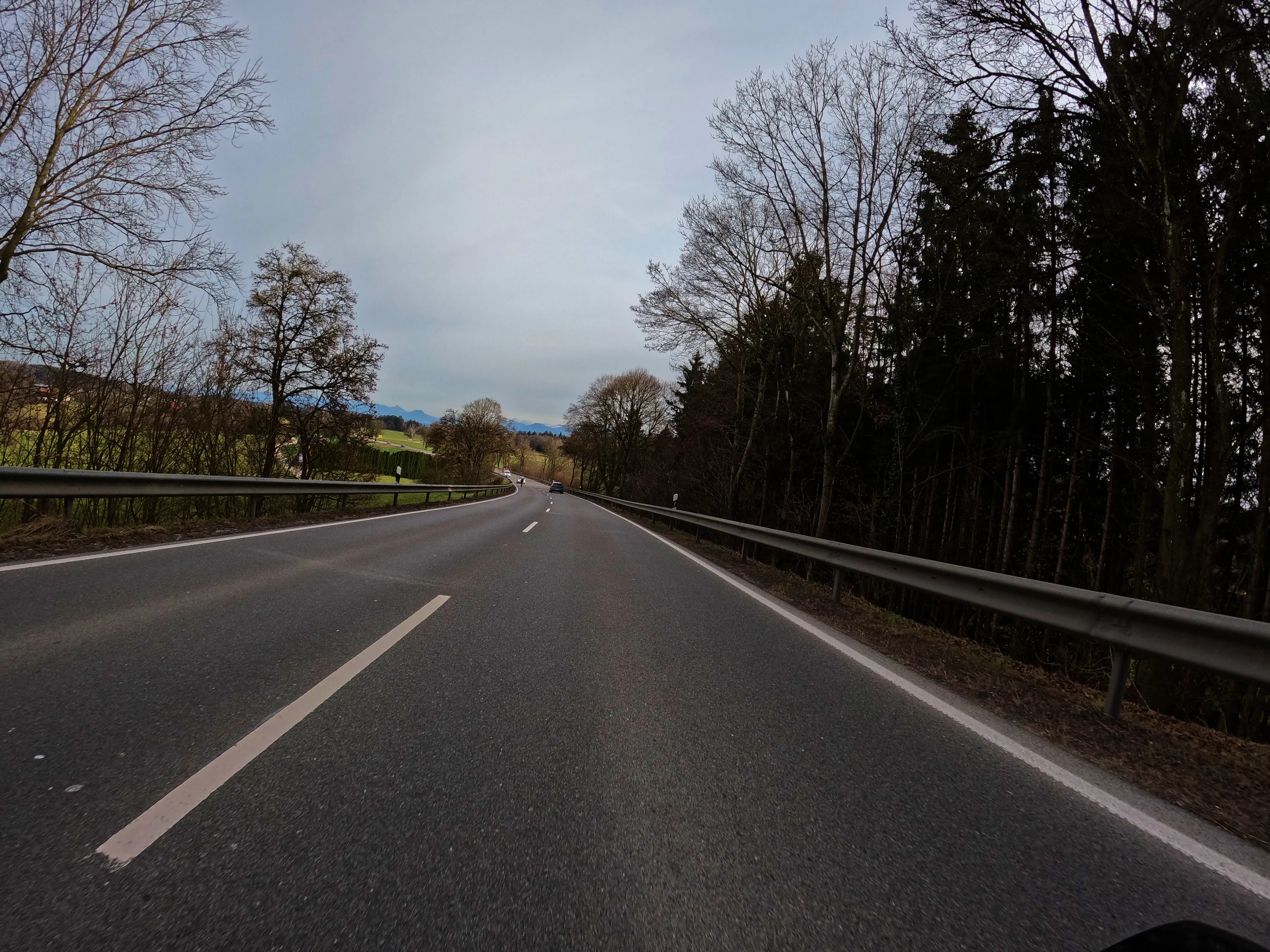 Richtung Feldkirchen, grauer Himmel