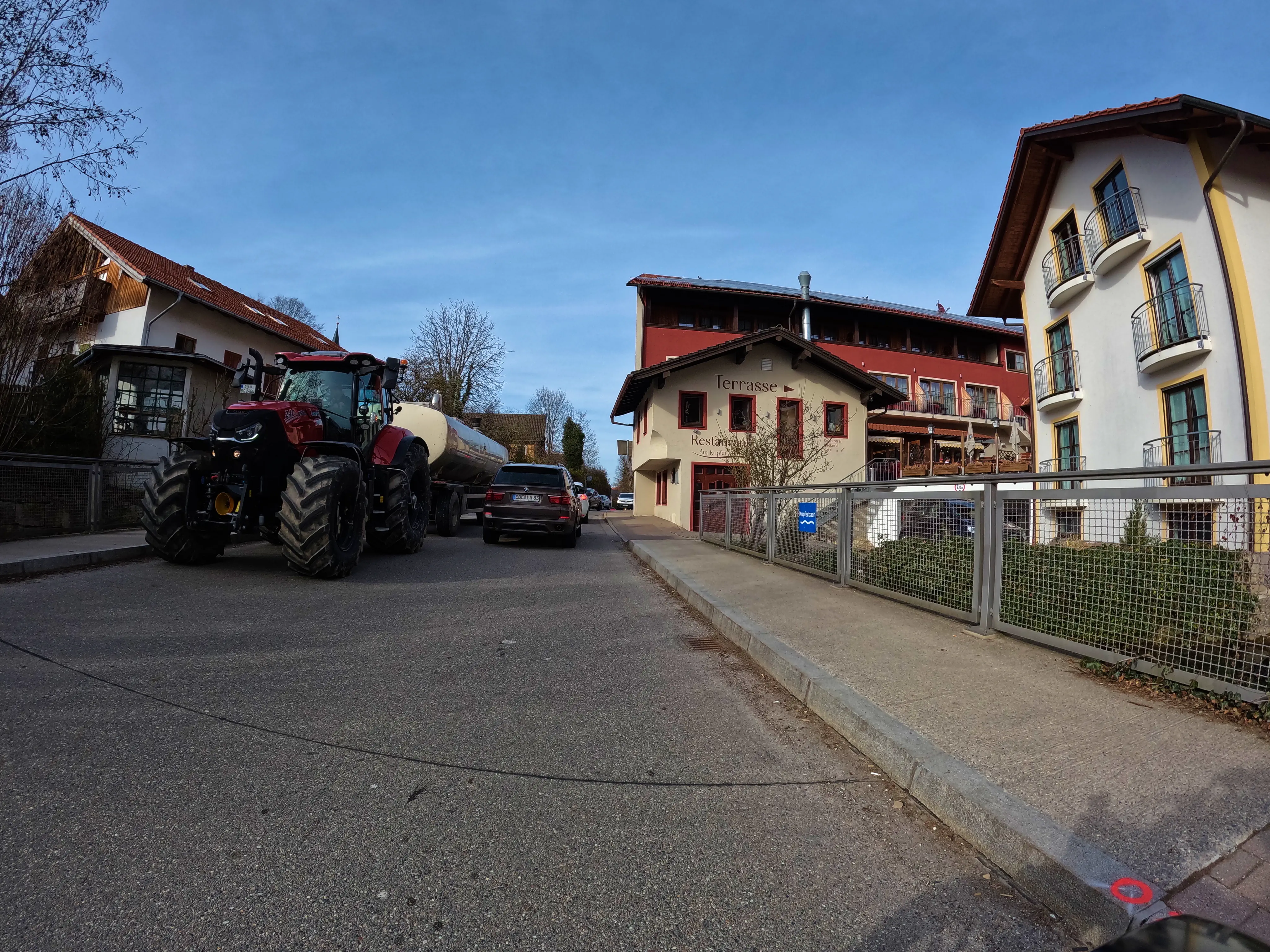 &hellip; Traktor Platz lässt.