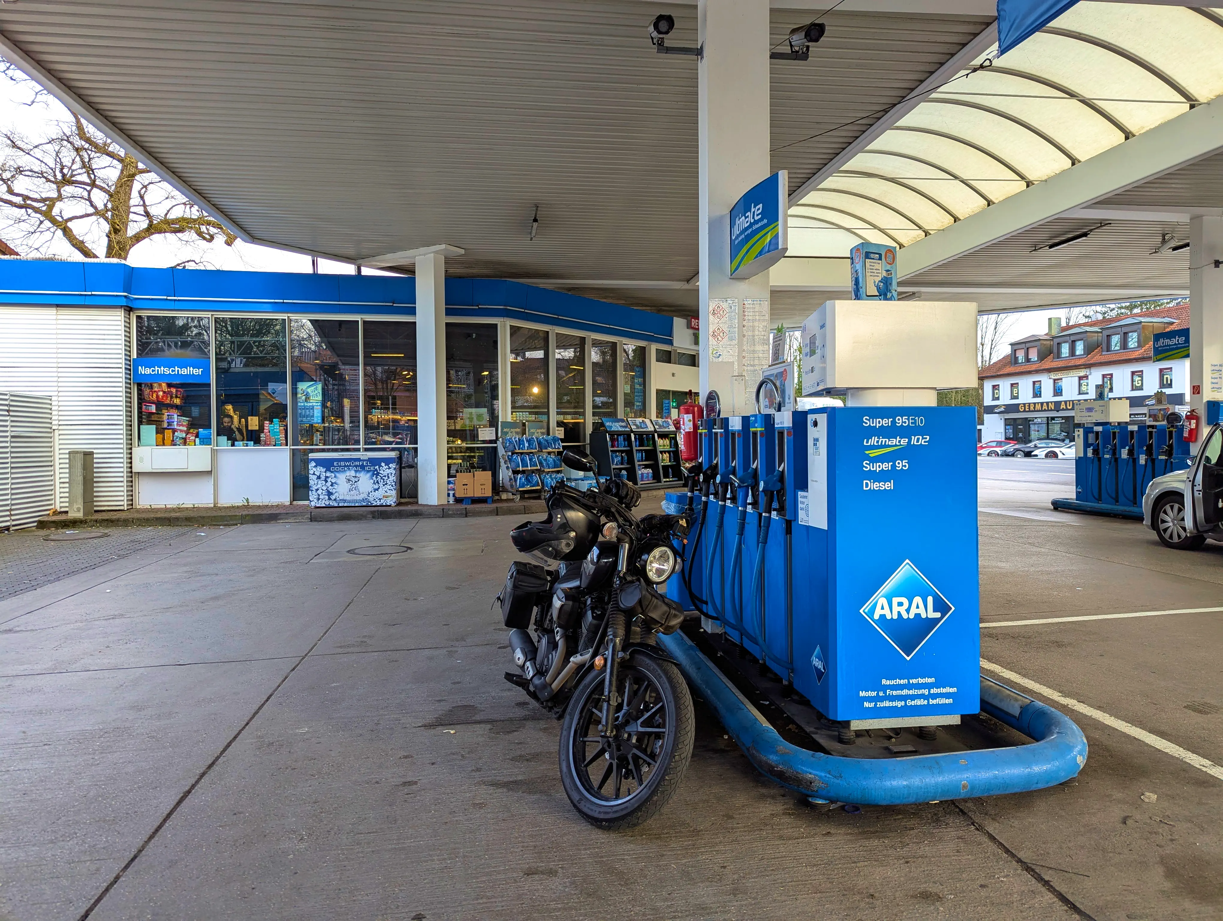 An der heimischen Tankstelle