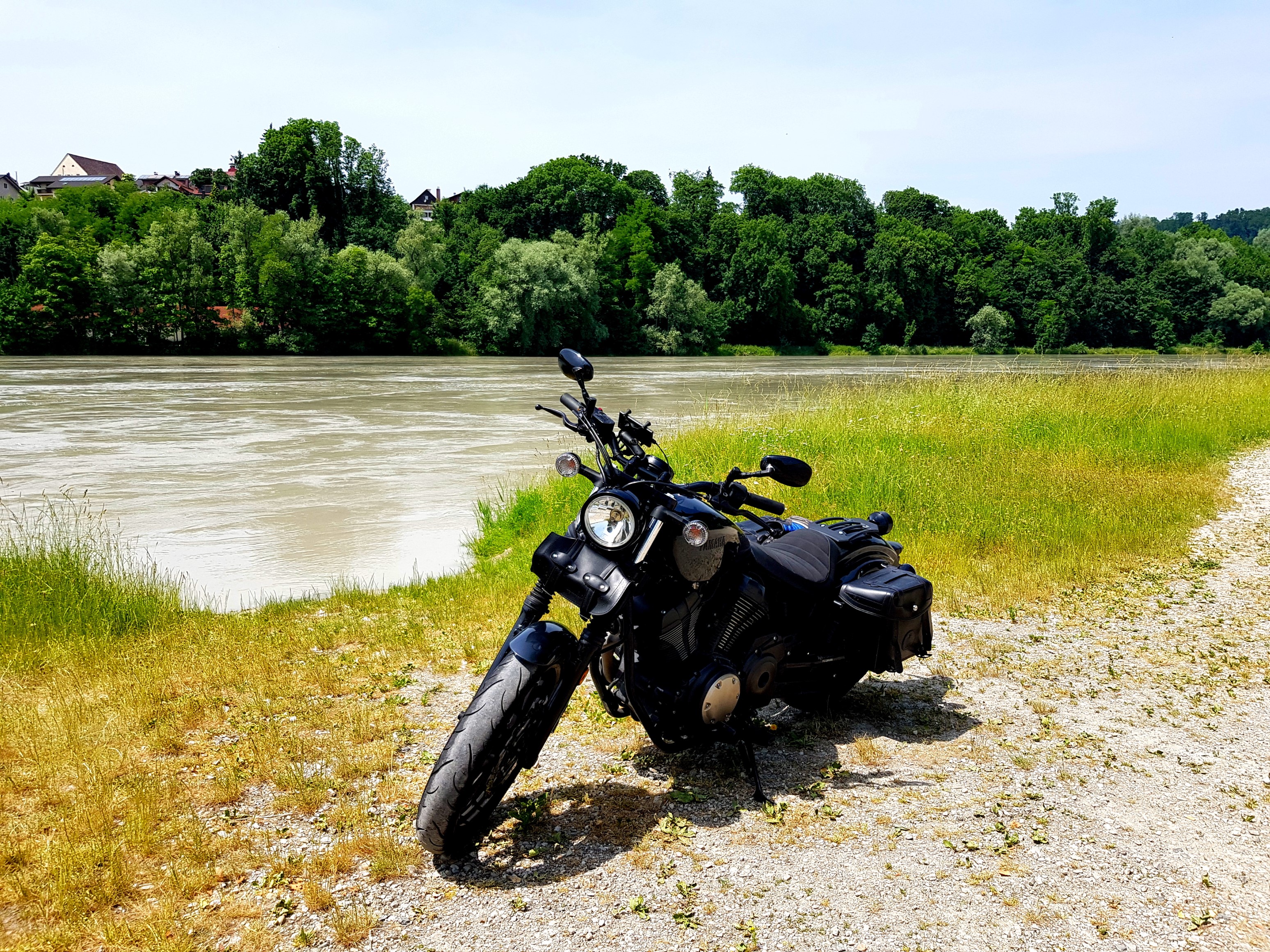 Bolt vor Inn - das graubraune ist der Fluß.