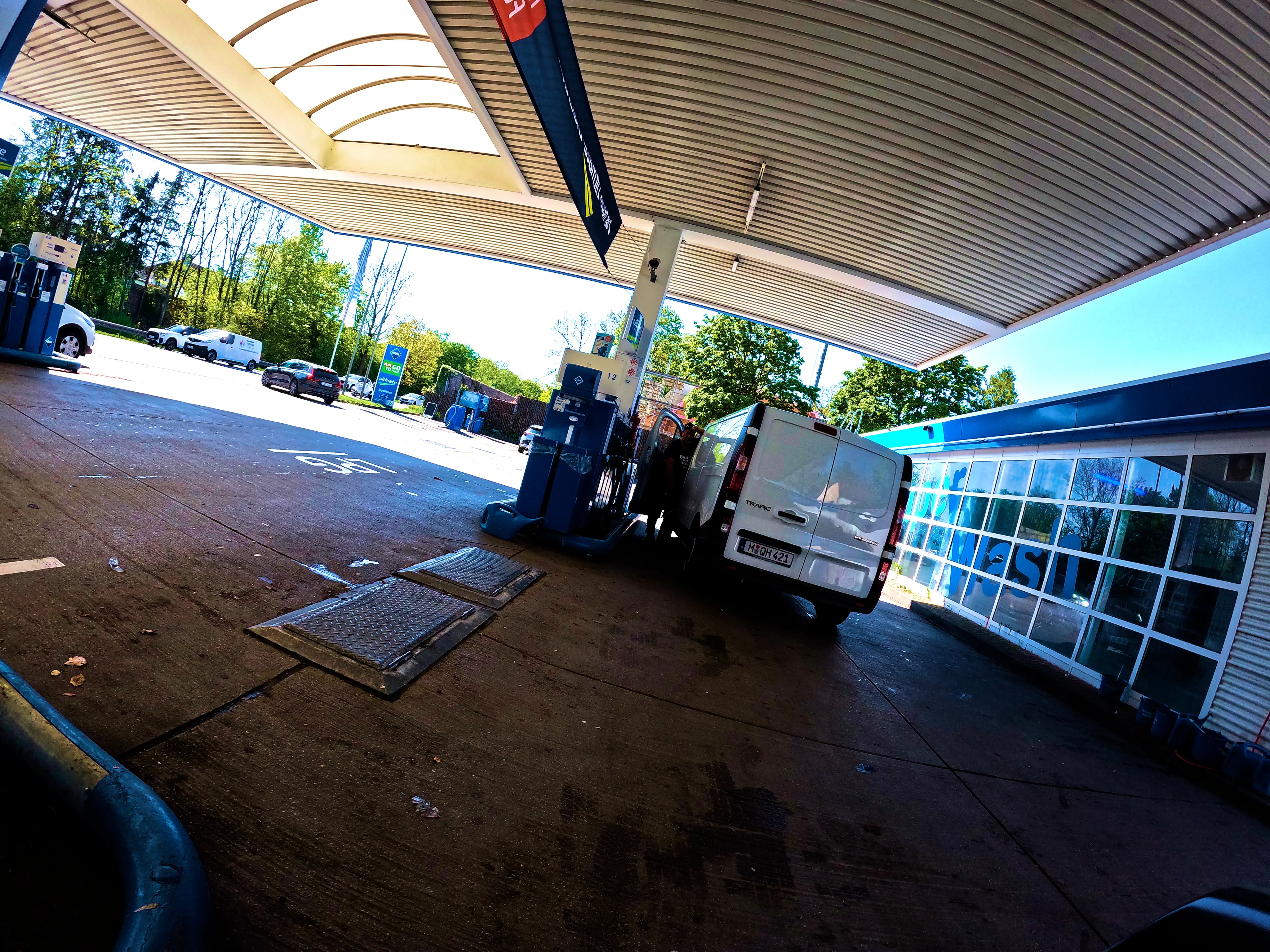 An der heimischen Tankstelle