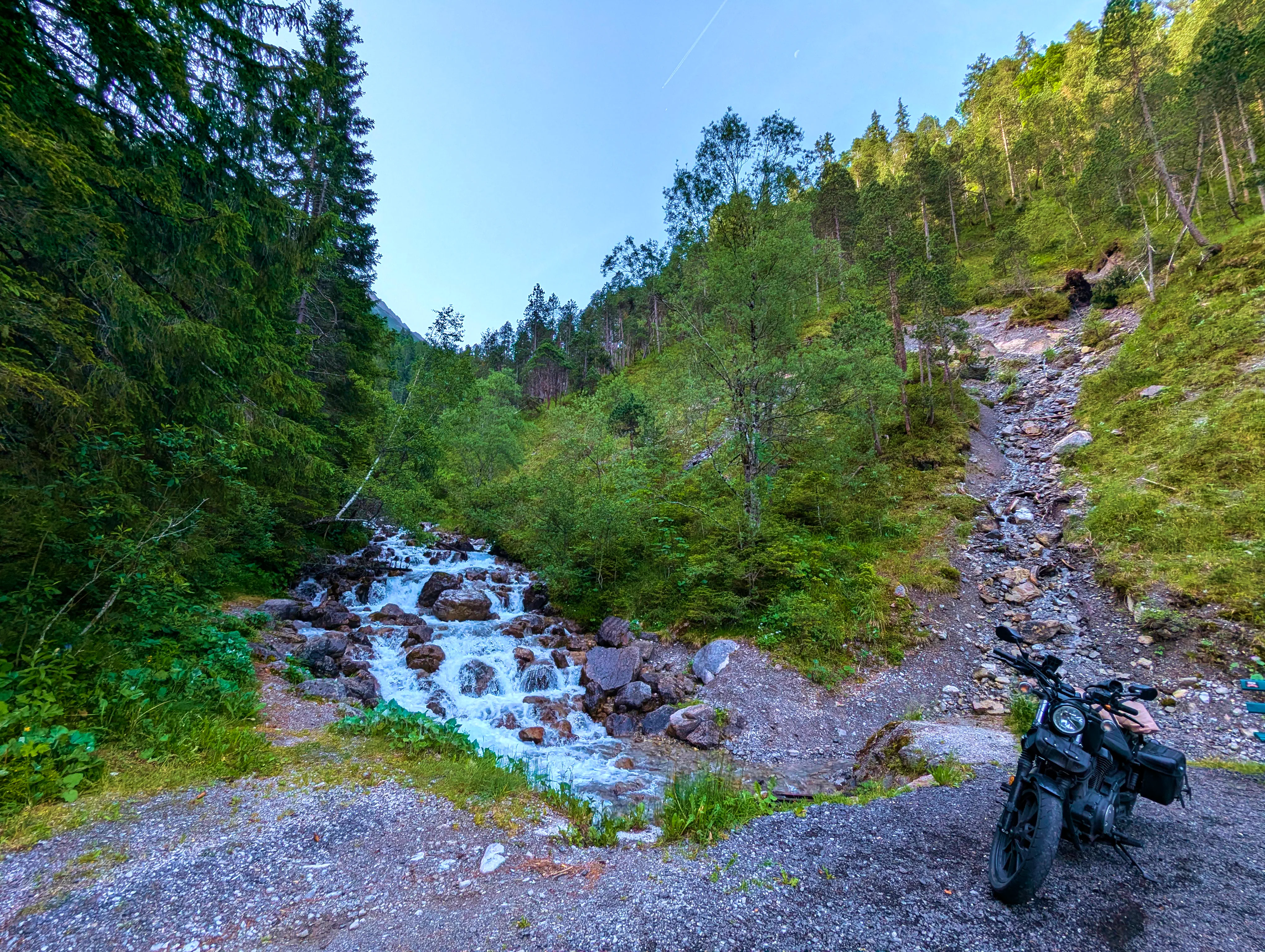 … wird durch am Wasser stehen …