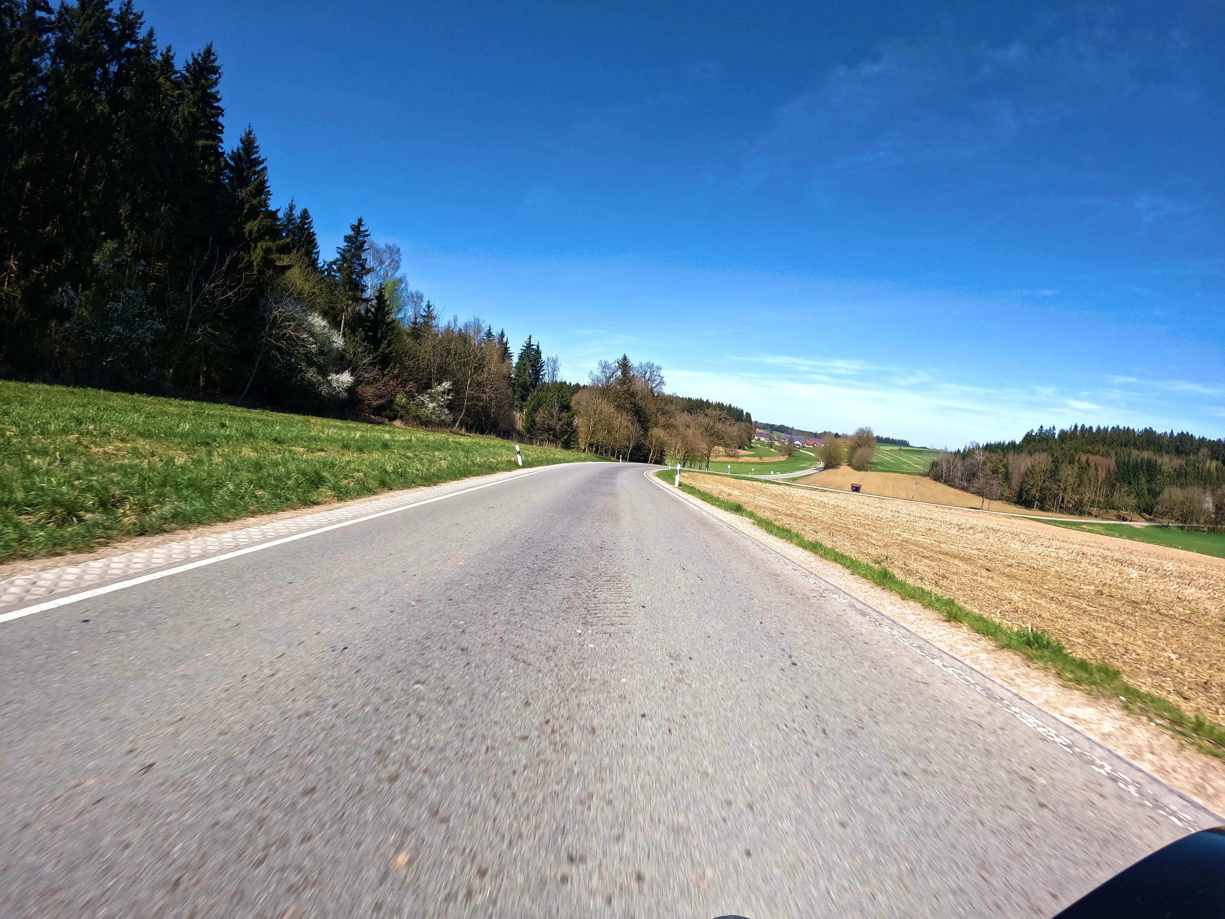 Sanft geschwungene Landstraßen