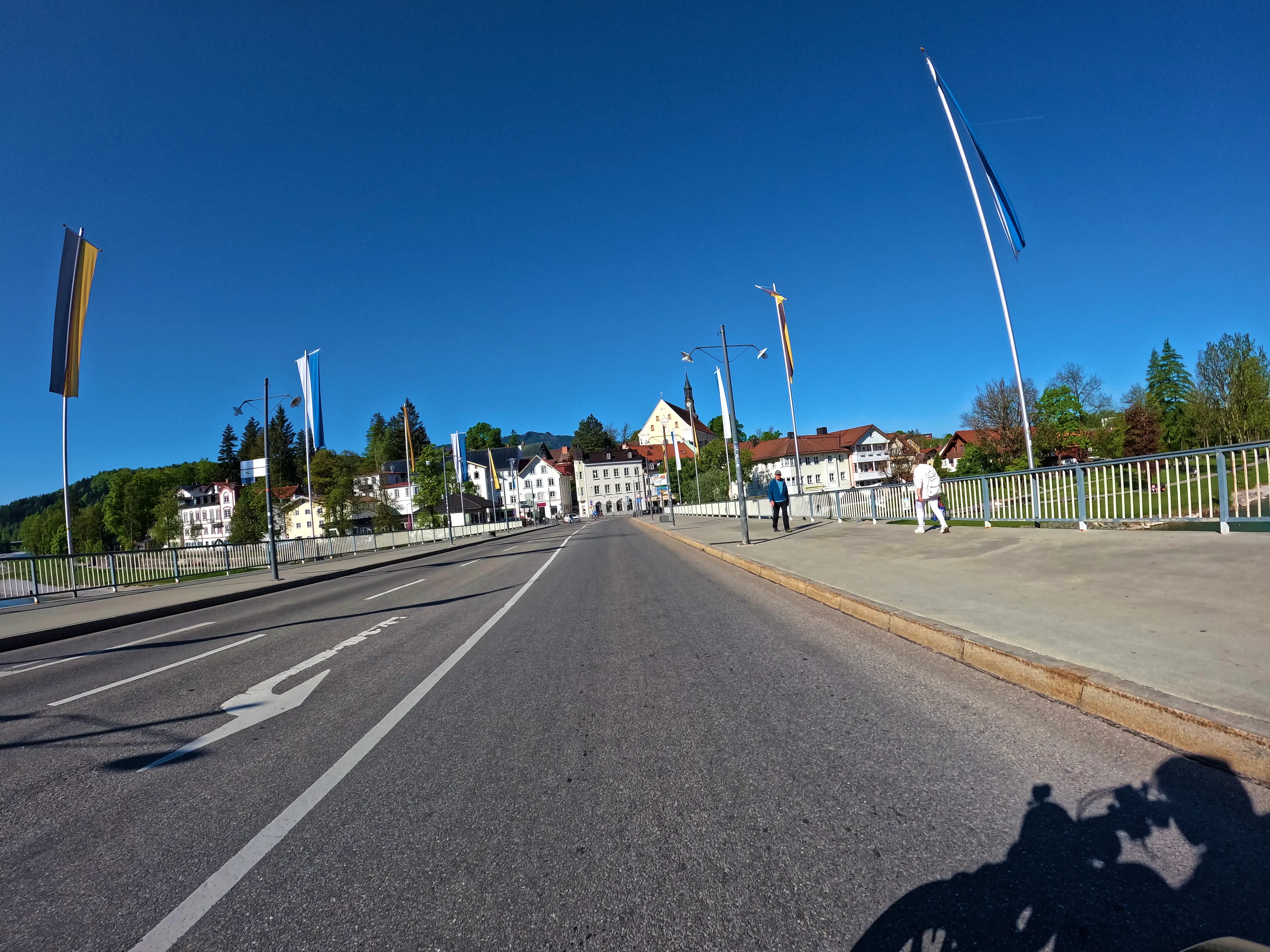 Beflaggung an Brücke