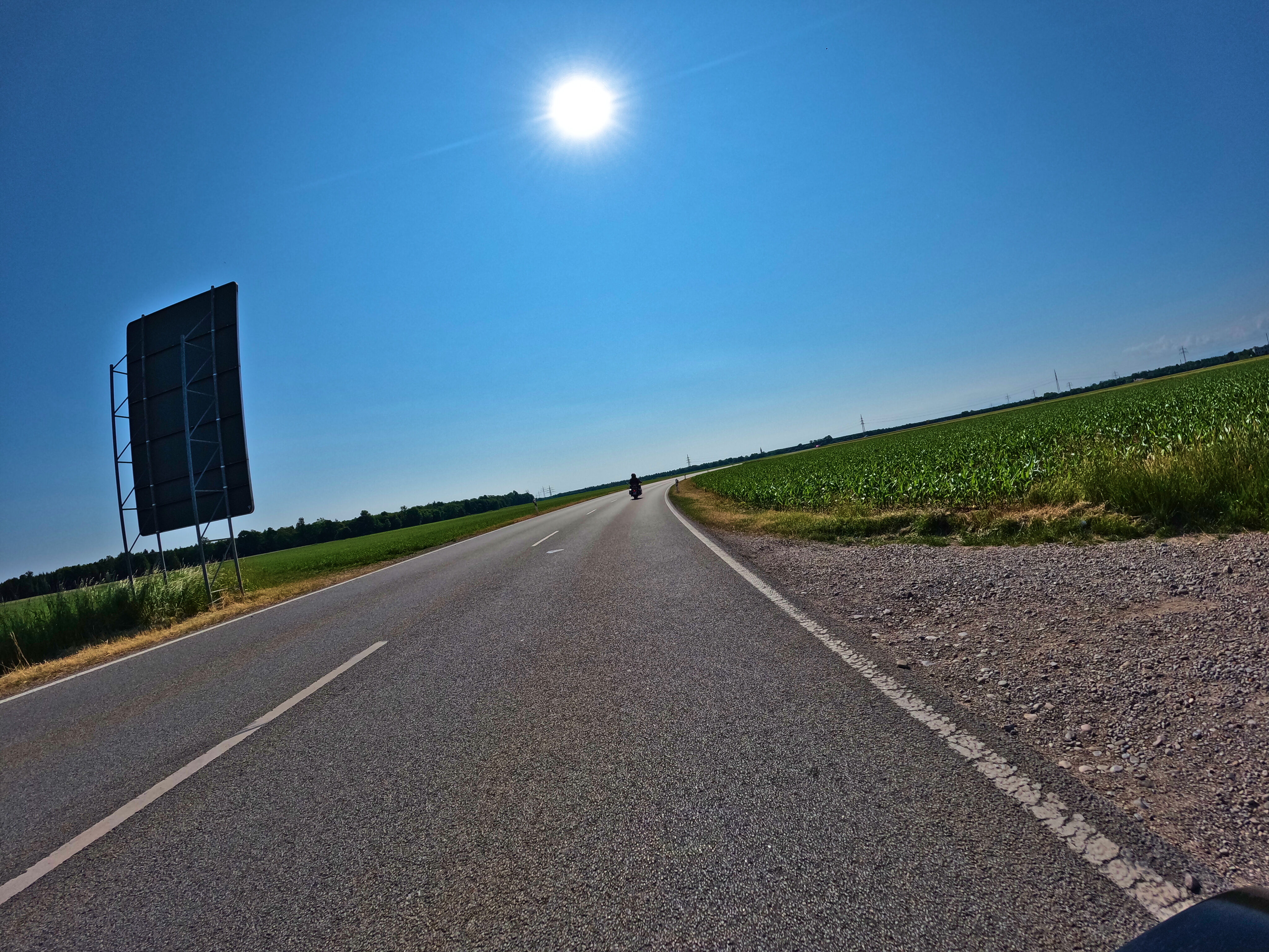 Ein weiterer Motorradfahrer
