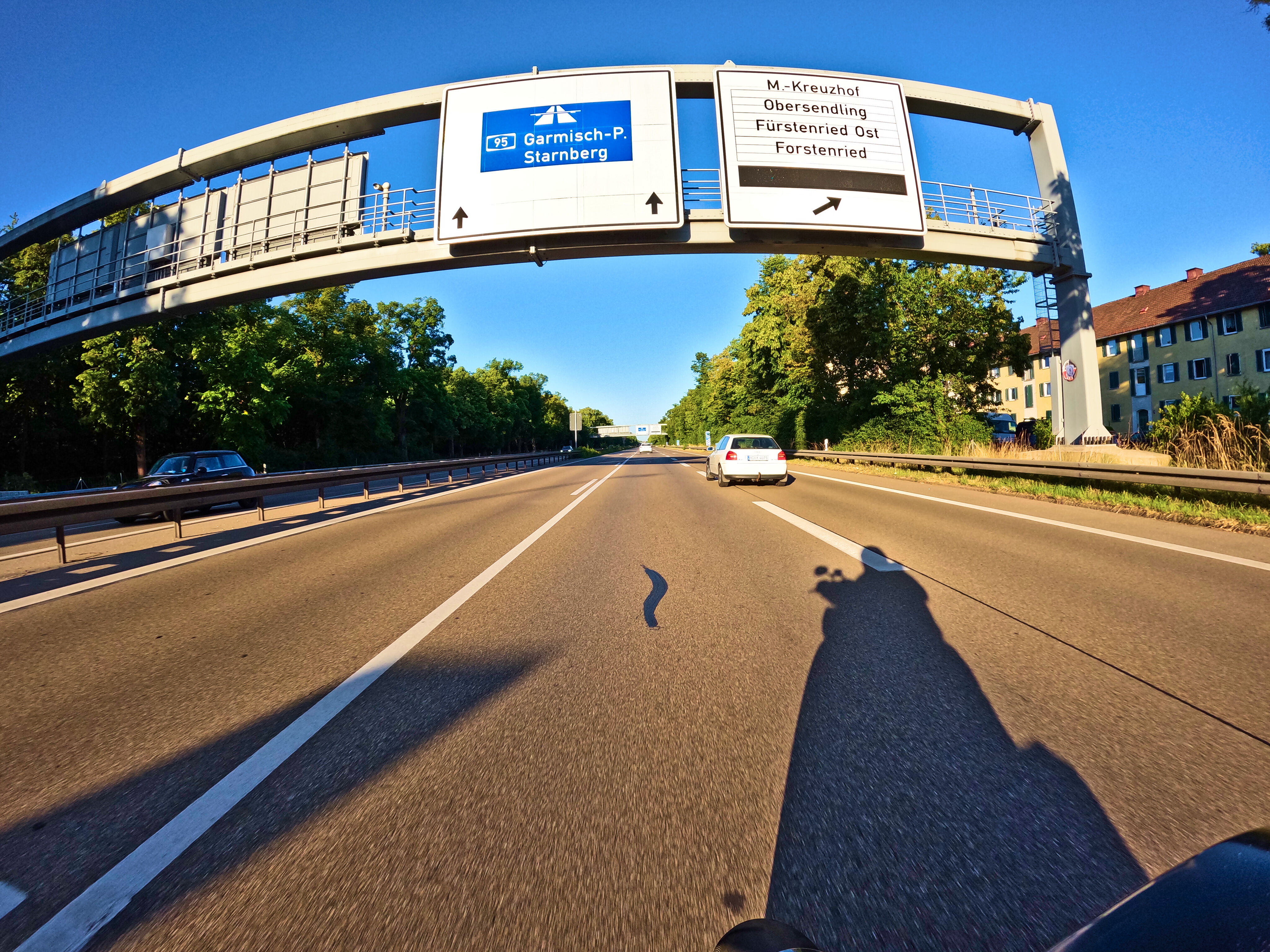 &hellip; zur Autobahn